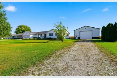 1915 E 1850N Road, Watseka, IL 60970 - Photo 3