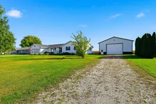 1915 E 1850N Rd, Watseka, IL 60970 - Photo 3