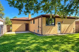 17034 Henry St, Lansing, IL 60438 - Photo 3