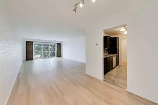 907 Curtiss St, Downers Grove, IL 60515 - Photo 11