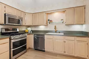 525 Bradbury Ln, Geneva, IL 60134 - Photo 7