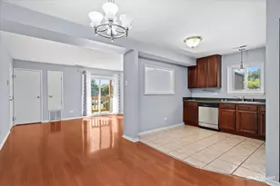 2250 Abbeywood Dr, Lisle, IL 60532 - Photo 7