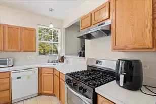 1404 Remington Ct, Grayslake, IL 60030 - Photo 3