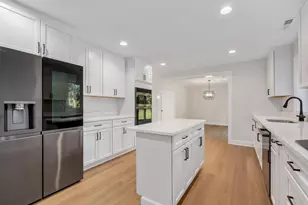 605 Polo Dr, Wheaton, IL 60187 - Photo 13