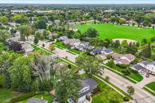 2012 N Kennicott Dr, Arlington Heights, IL 60004 - Photo 37