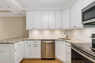 1030 N State St, Chicago, IL 60610 - Photo 13