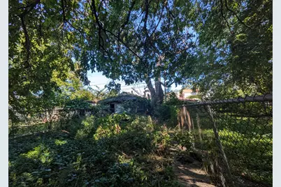 7829 S Marquette Avenue, Chicago, IL 60649 - Photo 3