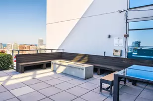 303 W Ohio St, Chicago, IL 60654 - Photo 17