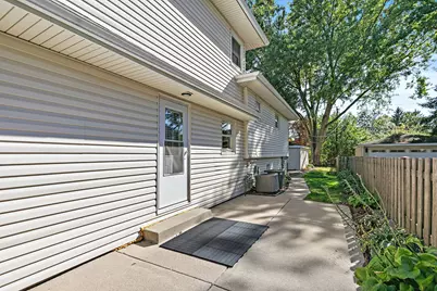 555 Lowden Avenue, Glen Ellyn, IL 60137 - Photo 23