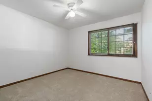 320 Woodridge Cir, South Elgin, IL 60177 - Photo 15