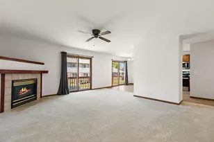 320 Woodridge Cir, South Elgin, IL 60177 - Photo 3