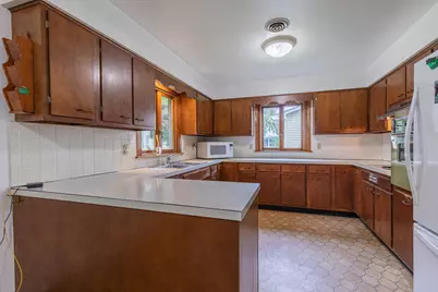 2102 Cedar Avenue, Mendota, IL 61342 - Photo 9