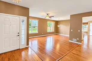 21100 Eugene Siegel Ct, Crest Hill, IL 60403 - Photo 5