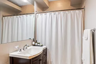 2021 W Arthur Ave, Chicago, IL 60645 - Photo 19