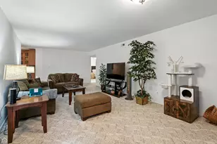 740 Saint Andrews Ln, Crystal Lake, IL 60014 - Photo 7