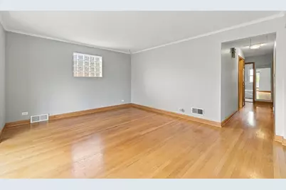 5120 N Mont Clare Avenue, Chicago, IL 60656 - Photo 5