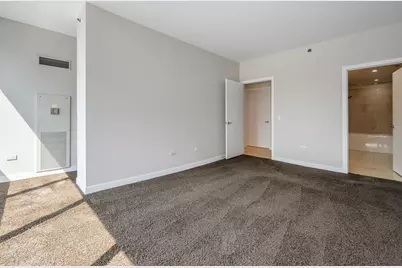 8 E Randolph Street #2105, Chicago, IL 60601 - Photo 13