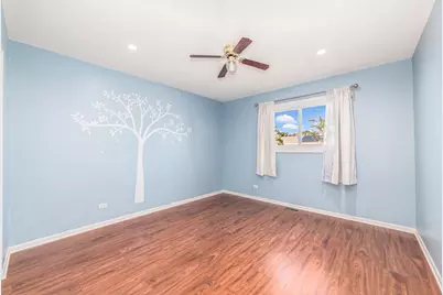9135 Hollyberry Avenue, Des Plaines, IL 60016 - Photo 15