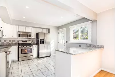 9135 Hollyberry Avenue, Des Plaines, IL 60016 - Photo 5