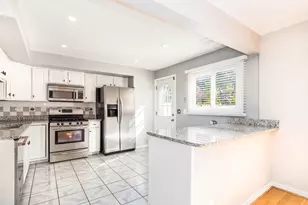 9135 Hollyberry Ave, Des Plaines, IL 60016 - Photo 5