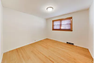 6544 W 84th Street, Burbank, IL 60459 - Photo 3