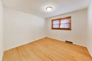 6544 W 84th St, Burbank, IL 60459 - Photo 3