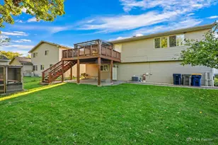 231 Briarwood Dr, Elgin, IL 60120 - Photo 31