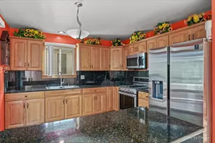 231 Briarwood Dr, Elgin, IL 60120 - Photo 7
