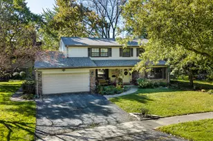 995 Hunter Ct, Deerfield, IL 60015 - Photo 1