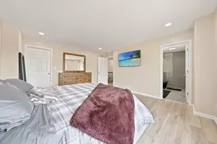 2112 S Crambourne Way, Arlington Heights, IL 60005 - Photo 13