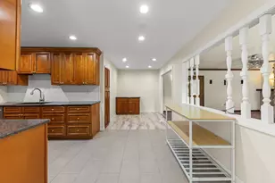 7101 Edgebrook Ln, Hanover Park, IL 60133 - Photo 11