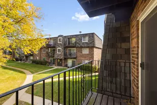 9400 Bay Colony Dr, Des Plaines, IL 60016 - Photo 15
