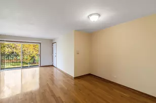 9400 Bay Colony Dr, Des Plaines, IL 60016 - Photo 5