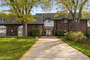 9400 Bay Colony Dr, Des Plaines, IL 60016 - Photo 19
