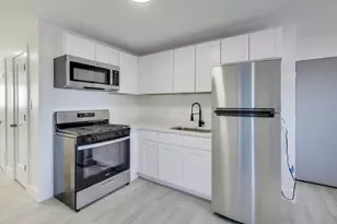 10360 Michael Todd Terrace, Glenview, IL 60025 - Photo 11