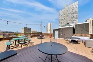 647 W Sheridan Rd, Chicago, IL 60613 - Photo 15