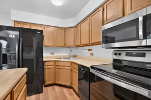 177 Uteg St, Crystal Lake, IL 60014 - Photo 9