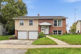 931 Bonniebrook Ave, Mundelein, IL 60060 - Photo 1