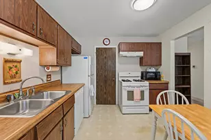 215 Brookston Dr, Schaumburg, IL 60193 - Photo 9