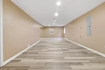 192 W Fox Hill Drive, Buffalo Grove, IL 60089 - Photo 35