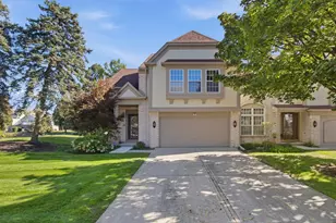 192 W Fox Hill Dr, Buffalo Grove, IL 60089 - Photo 1
