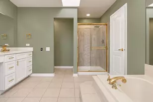 192 W Fox Hill Dr, Buffalo Grove, IL 60089 - Photo 23