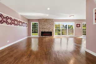 192 W Fox Hill Dr, Buffalo Grove, IL 60089 - Photo 9