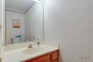 705 Royal Glen Dr, Cary, IL 60013 - Photo 7