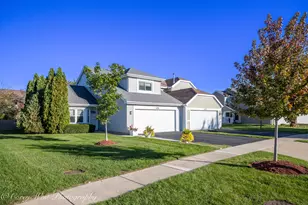 1452 S Pembroke Dr, South Elgin, IL 60177 - Photo 1