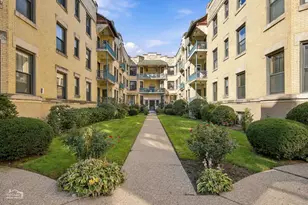 5520 S Cornell Ave, Chicago, IL 60637 - Photo 1