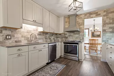 945 E Benton Avenue, Naperville, IL 60540 - Photo 5