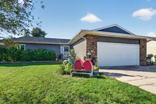 155 W Fox St, Coal City, IL 60416 - Photo 3