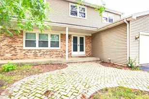 562 Applegate Ln, Lake Zurich, IL 60047 - Photo 3