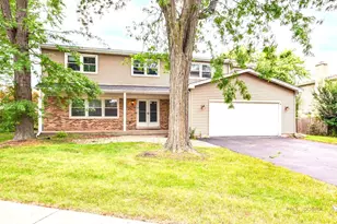 562 Applegate Ln, Lake Zurich, IL 60047 - Photo 1